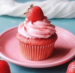 Vegan-Strawberry-Cupcake-