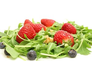 Arugula salad with berries and nuts
