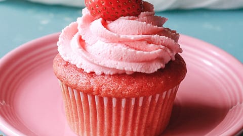 Vegan-Strawberry-Cupcake-