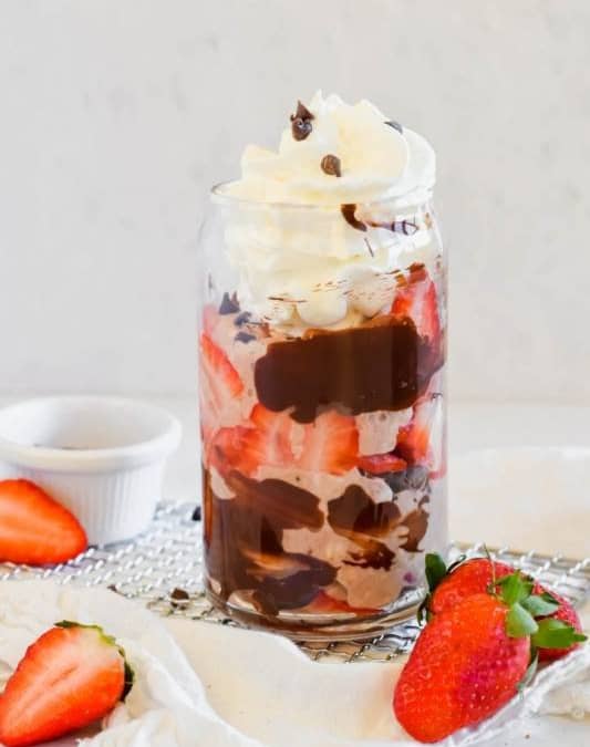 Strawberry Chocolate Brownie Overnight Oats