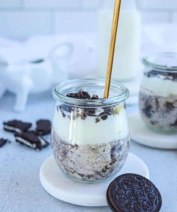 Vegan Oreo Overnight Oats