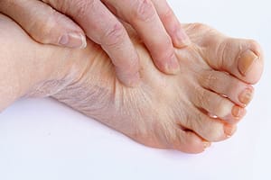 How to Trim Toenails and Fingernails in Elderly