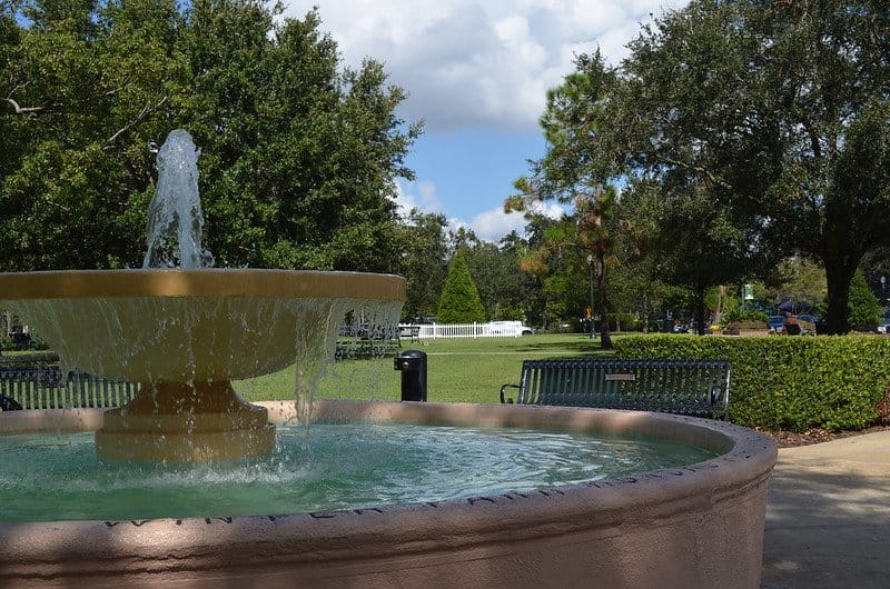Water Fountain in Winter Park, FL / Flickr / 407apartments.comLink: https://www.flickr.com/photos/166489458@N03/46213582684/