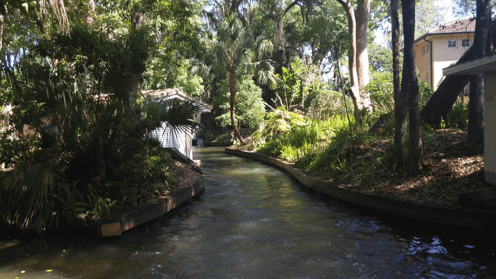 Canal connecting Winter Park Chain of Lakes