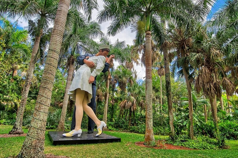 Seward Johnson sculpture exhibition at McKee Botanical Garden, Vero Beach, FL / Flickr / Kelly Verdeck