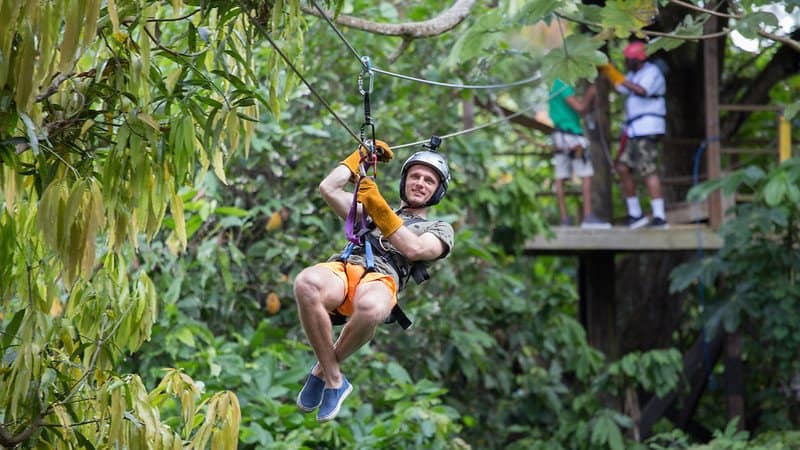 Zip Lining for Kids and Adults / Flickr / Gobierno Danilo Medina